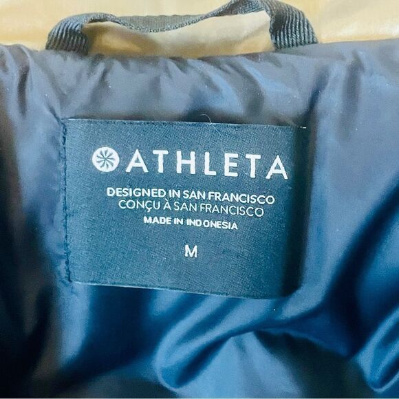 ♥️ Athleta Downtown Gold Puffer Vest - Picture 12 of 13